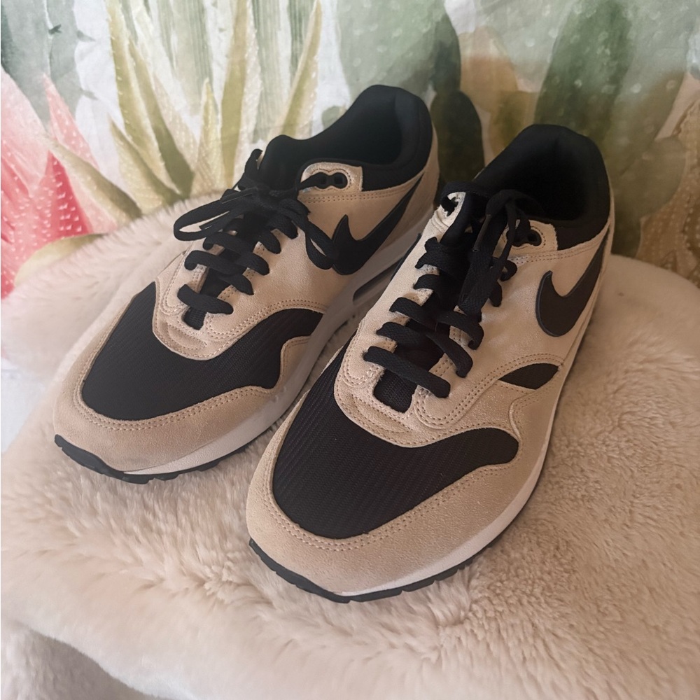 Men’s NIKE Air Custom “Leo” Sneakers 🌵12 W or 10.5 Men’s